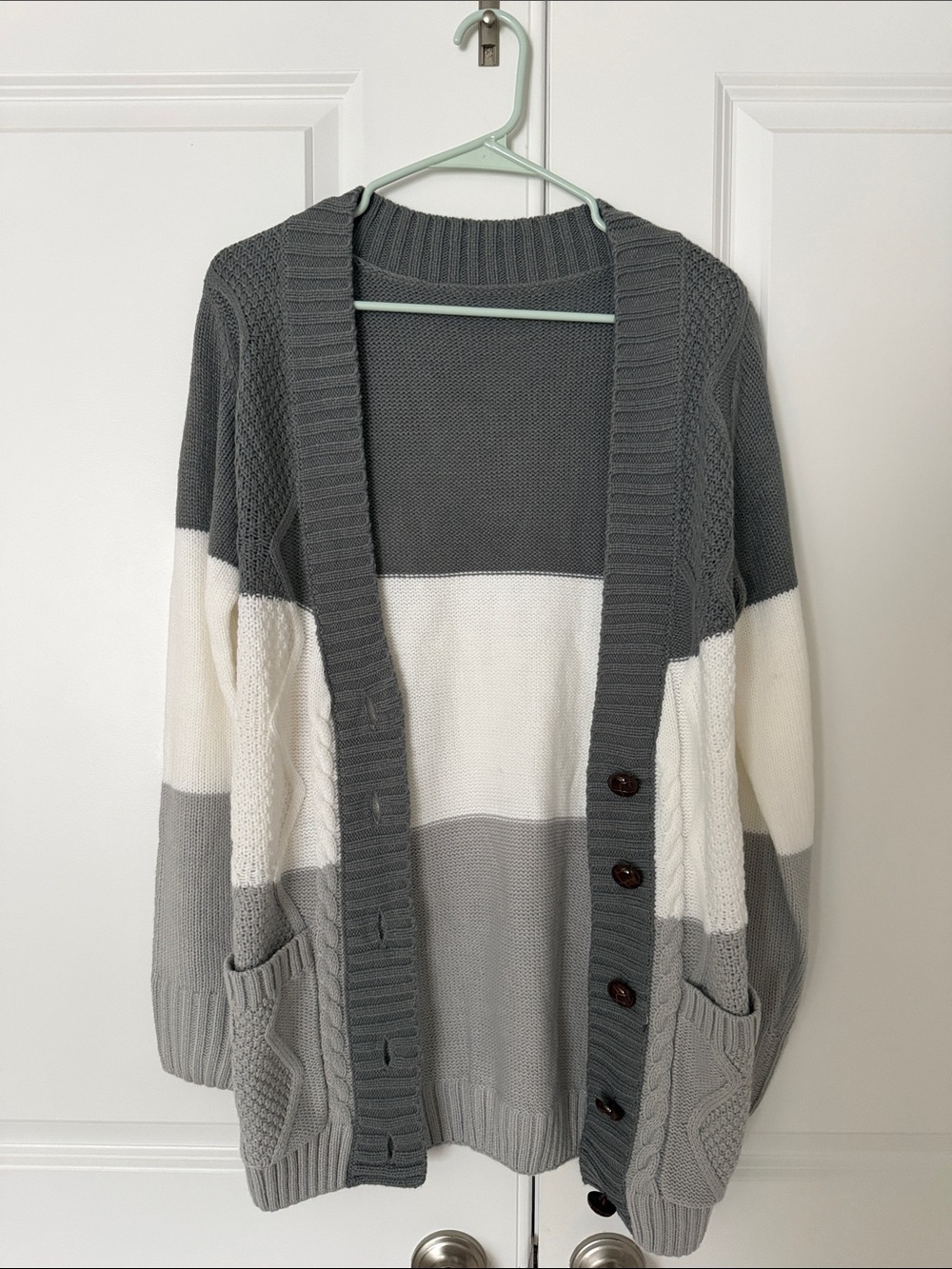 Cozy Colorblock Open-Front Cardigan Sweater - Gray & White